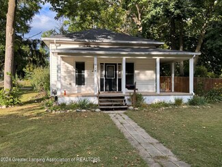 224 W Washington St, Grand Ledge, MI 48837