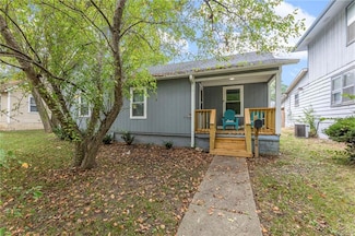 214 S Oak St, Ottawa, KS 66067