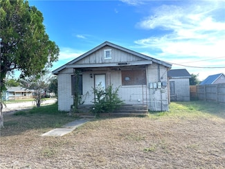 321 N Lee St, Mathis, TX 78368