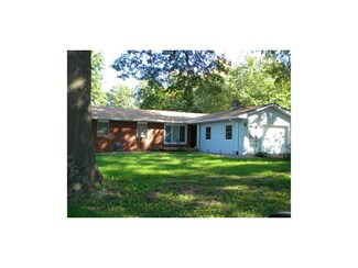 305 Clinton Dr, Gower, MO 64454