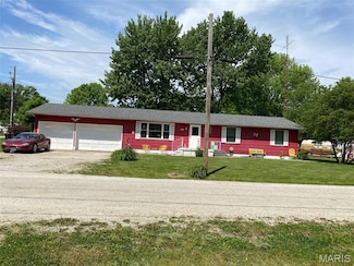 502 North St, Witt, IL 62094