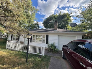 2214 W Arrowhead Ln, Peoria, IL 61604