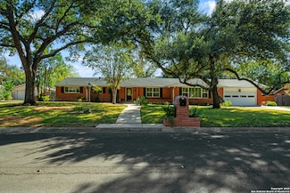 120 Herweck Dr, San Antonio, TX 78213