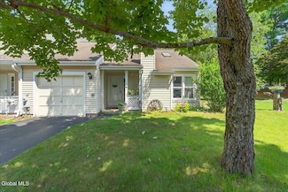 21 Cobble Ct, Clifton Park, NY 12065