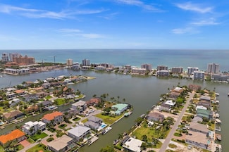 371 Bayside Ave, Naples, FL 34108