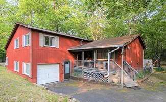100 Autumn Rd, Dingmans Ferry, PA 18328