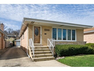 6822 N Dowagiac Ave, Chicago, IL 60646