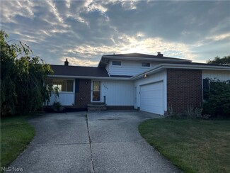 1202 Teakwood Ln, Brunswick, OH 44212