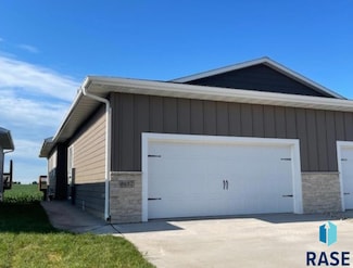9637 W Tunis Dr, Sioux Falls, SD 57106