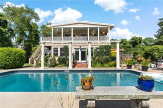 20 Bedford Cir, Narragansett, RI 02882