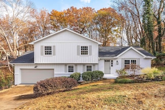 1104 Fieldstone Dr, Hixson, TN 37343