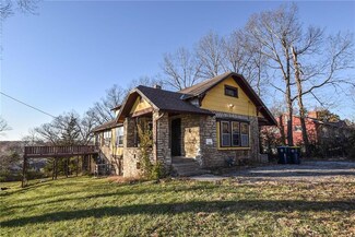 3920 Vineyard Rd, Kansas City, MO 64130