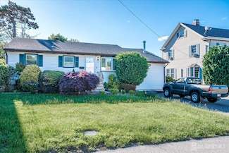 24 Coral St, Edison, NJ 08837