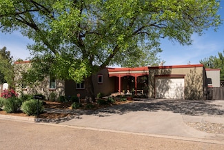 114 La Placita Cir, Santa Fe, NM 87505