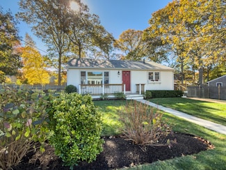 22 Clark Ave, Vineyard Haven, MA 02568