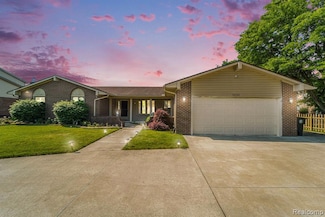 33521 Curtis Rd, Livonia, MI 48152