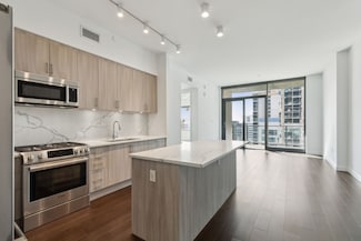 2120 N Olive St Unit 2204, Dallas, TX 75201