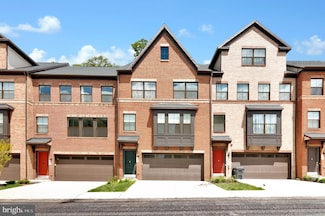 2820 Hokie Ln, Alexandria, VA 22306