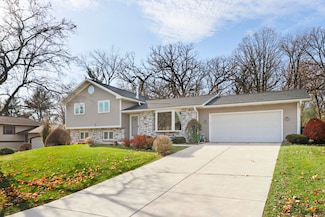 637 Cresthaven Dr, Cottage Grove, WI 53527