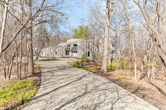 4 Dunsinane Ln, Bannockburn, IL 60015