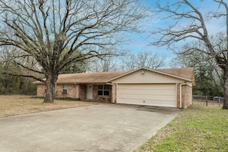 4 Douglas Dr, Mabank, TX 75156