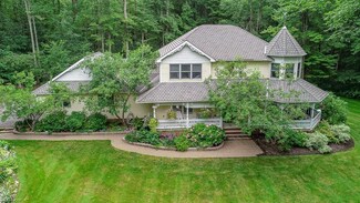 9038 Auburn Rd, Chardon, OH 44024