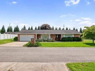 96 Bridge St, Winfield, WV 25213