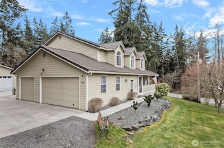 724 Greenoch Loop, Oak Harbor, WA 98277