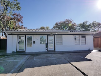 2205 Strawberry Rd, Pasadena, TX 77502