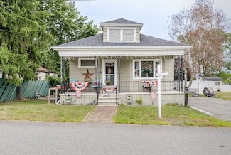 61 Jaffrey St, Swansea, MA 02777