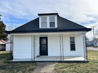 323 W Fulton Ave, Blackwell, OK 74631