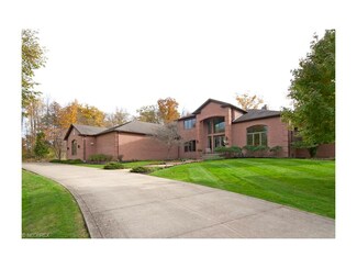 13555 Braeburn Ln, Novelty, OH 44072