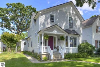 216 W Tenth St, Traverse City, MI 49684
