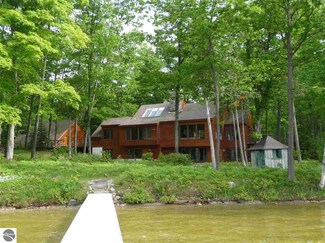2231 N Lake Leelanau Dr, Lake Leelanau, MI 49653