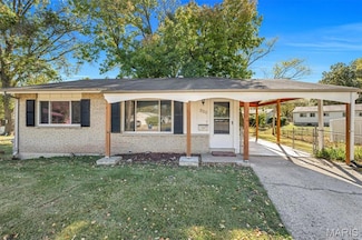 220 Versailles Dr, Florissant, MO 63031