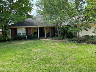 723 Winding Hills Dr, Clinton, MS 39056