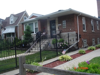 6938 W Barry Ave, Chicago, IL 60634
