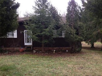 302 Alice Rd, Acme, PA 15610