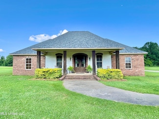 1010 Woodhaven Dr, Hazlehurst, MS 39083