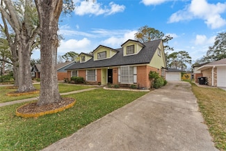 1718 Bowline Rd, Houston, TX 77062