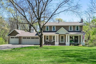 12713 Twelve Oaks Dr, Hopkins, MN 55305