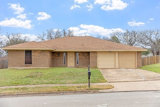 712 Springhill Dr, Hurst, TX 76054