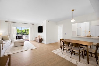 9340 Fontainebleau Blvd Unit W312, Miami, FL 33172