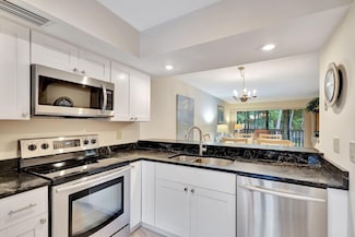 121 Brackenwood Rd, Palm Beach Gardens, FL 33418