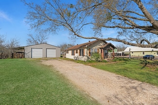 716 Jones Rd, Highlands, TX 77562