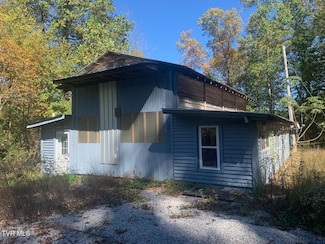 421 Grouse Run Rd, Sneedville, TN 37869