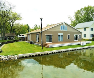 216 Sandalwood Dr, Quincy, MI 49082