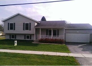 100 W South St, Kirkland, IL 60146