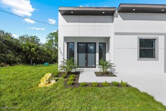 2105 E 11th St, Lehigh Acres, FL 33936
