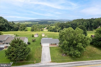 6213 Hoff Rd, Spring Grove, PA 17362